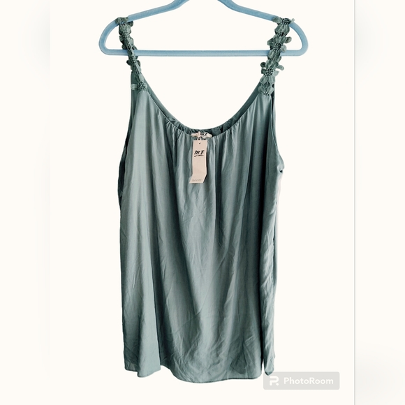 Me sage tank top with crochet straps 2x - Picture 3 of 10